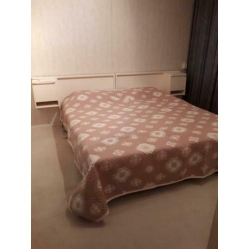 Retro design Pastoe bed-achterwanden met kastjes