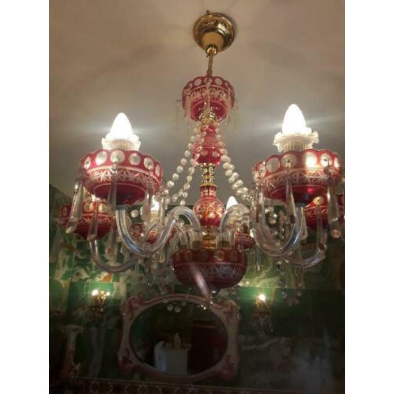 Prachtige kroonluchter in zeldzame kleur rood