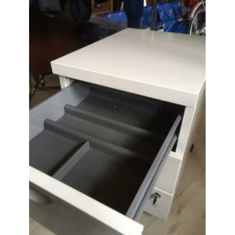 bureau ladekastje IKEA wit - zo goed als nieuw - op wielen