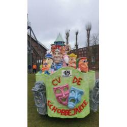 Leuke prijswinnende carnavalswagen van polyester.