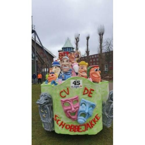 Leuke prijswinnende carnavalswagen van polyester.