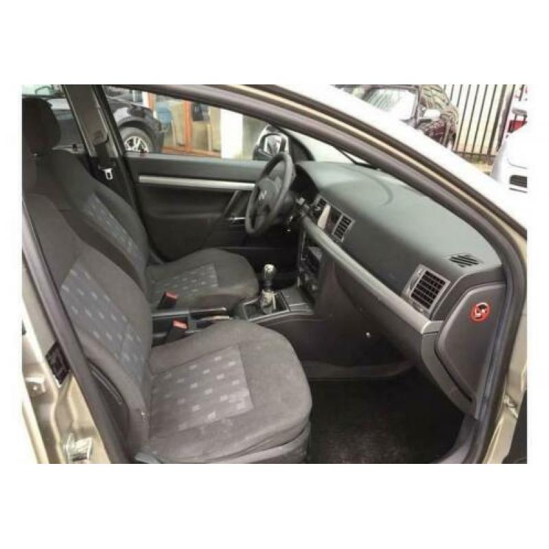 Opel Vectra 1.8-16V Essentia