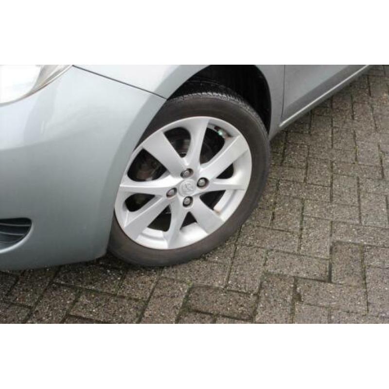 TOYOTA Yaris 1.3 16V VVT-I 5DR Terra