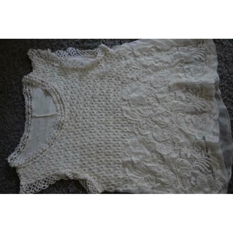 Prachtig handgemaakte kanten witte top met parels, gehakt L