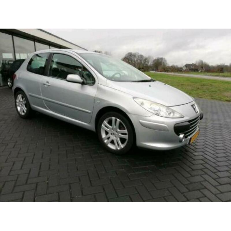 Peugeot 307 2.0-16V XSI Rijklaarprijs! Airco/ ecc | Trekhaak