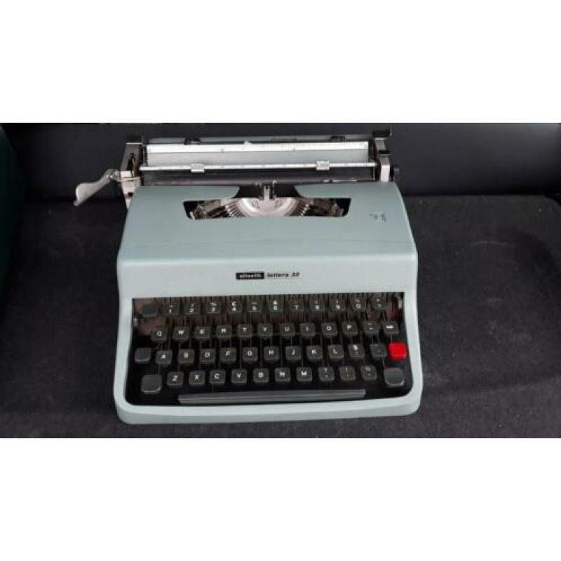 Typemachine Olivetti Lettera 32.