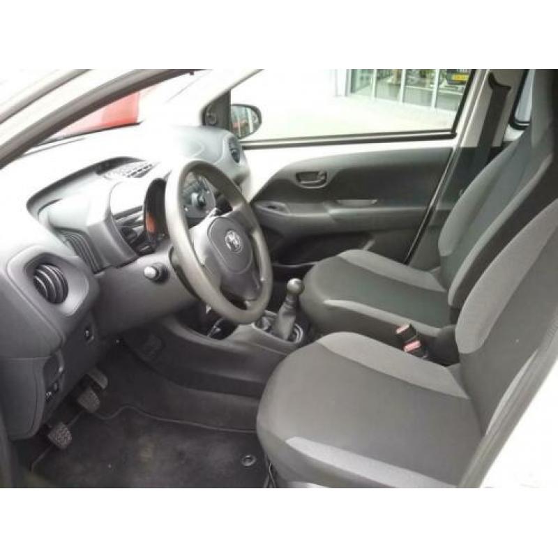 Toyota Aygo 1.0 VVT-i x-now MOOIE AUTO AIRCO EN ELEK.PAKKET