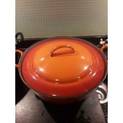 2 ronde gietijzeren braadketel 32 en 30 cm doorsnee
