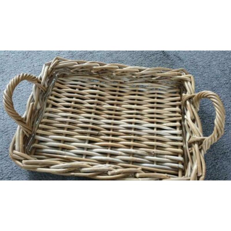 Rieten dienblad