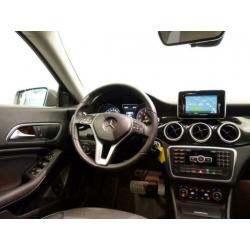 Mercedes-Benz CLA-Klasse 200 URBAN AMG-LINE AUT, Hleer, Navi