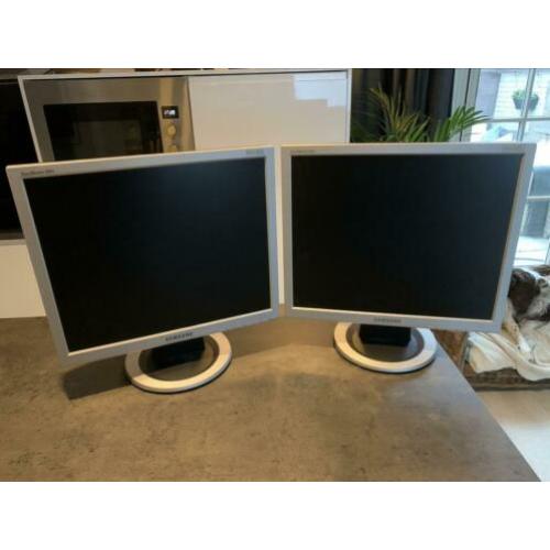 2 stuks 19” monitor Samsung