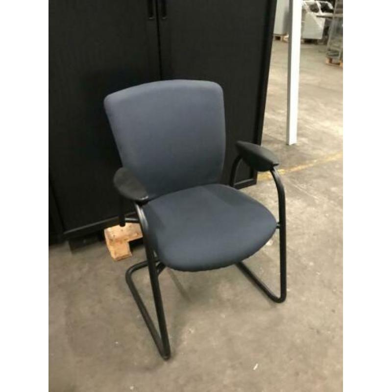 3 eetkamerstoelen, vergaderstoelen, kantinestoel voor €60,-