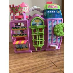 Pinypon hotel met 3 speelfiguren