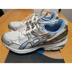 ASICS vrouwen loopschoenen maat 37,5 of uk 4 1/2