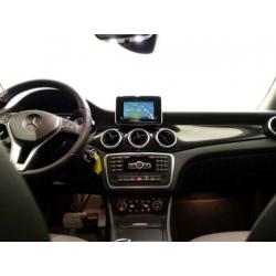Mercedes-Benz CLA-Klasse 200 URBAN AMG-LINE AUT, Hleer, Navi