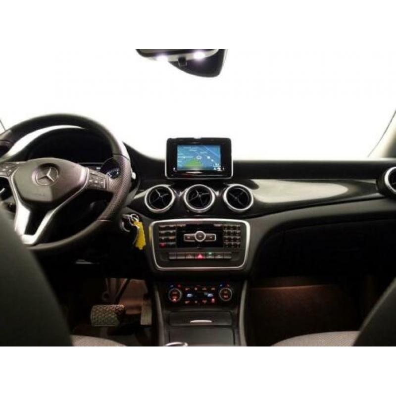 Mercedes-Benz CLA-Klasse 200 URBAN AMG-LINE AUT, Hleer, Navi