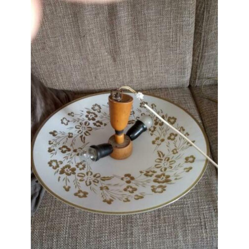 Vintage plafondlamp.teak glas en decoratie in goudrelief.