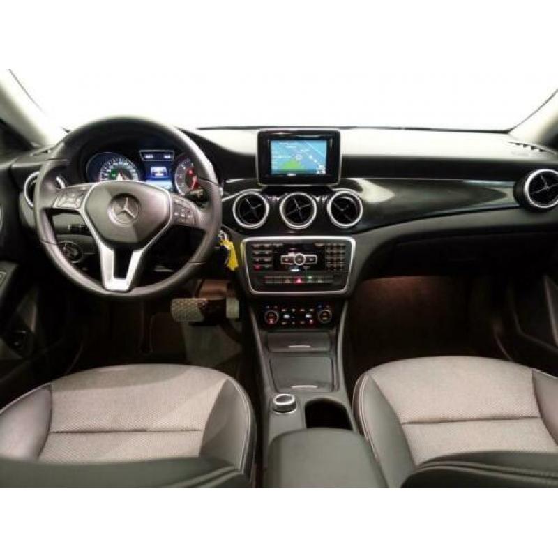 Mercedes-Benz CLA-Klasse 200 URBAN AMG-LINE AUT, Hleer, Navi