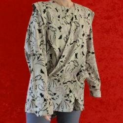 Vintage beige zwart blouse met bloemtje