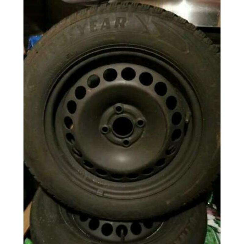4 Goodyear winterbanden 4x100 opel corsa D - 185 65/R15