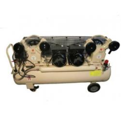 Hele flinke 230 Volt Compressor ,800 Liter per minuut !!