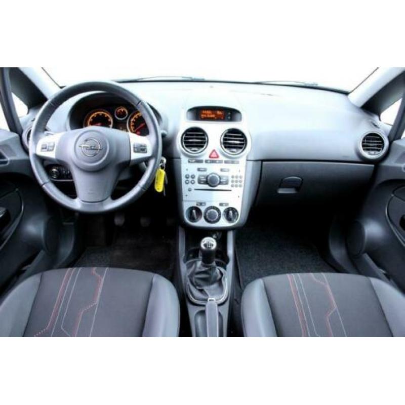 Opel Corsa 1.6 GSI TURBO 150pk SPORTUITLAAT STOEL/STUURVERW.