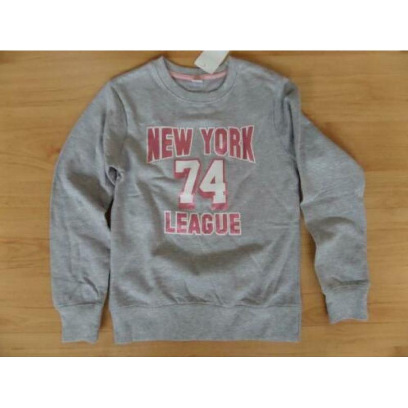 Setje van 2 NIEUWE sweaters maat 122/128