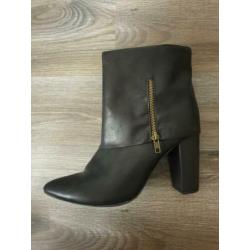 Enkellaarsjes met hak "madden girl" by Steve Madden maat 41
