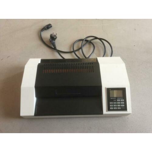 Pouch Laminator model; Lamiart-9LSI