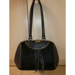 Alaluna zwarte vacht met leer bowler football franjes tas