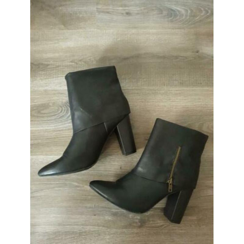 Enkellaarsjes met hak "madden girl" by Steve Madden maat 41