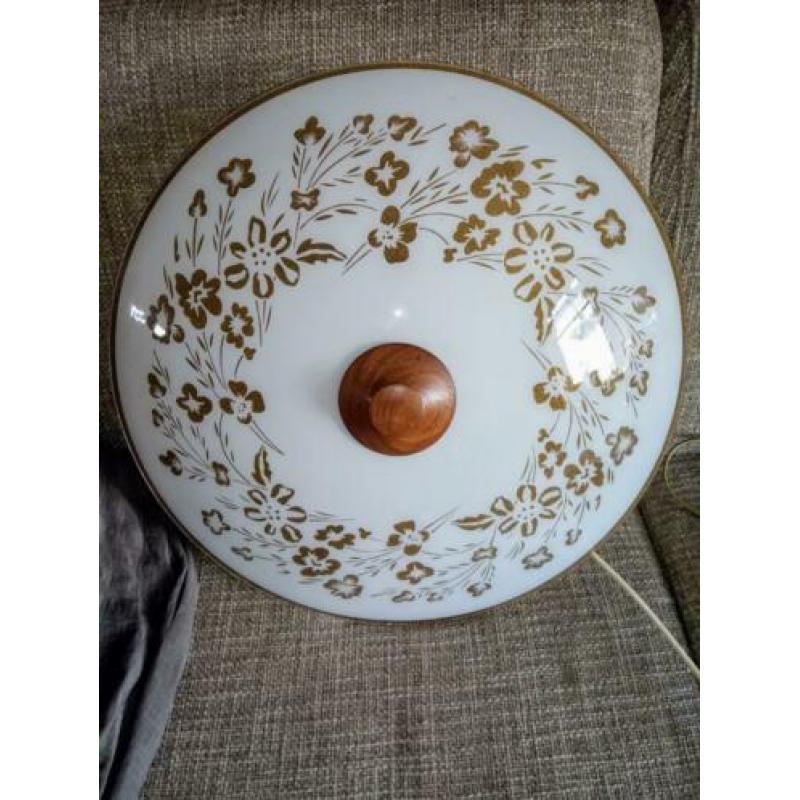 Vintage plafondlamp.teak glas en decoratie in goudrelief.
