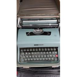 Typemachine Olivetti Lettera 32.