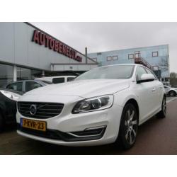 Volvo V60 2.4 D6 AWD Pl.i Summum - MARGE