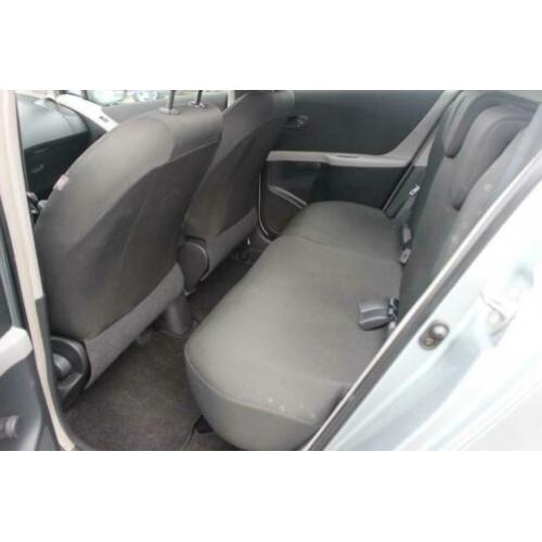 TOYOTA Yaris 1.3 16V VVT-I 5DR Terra