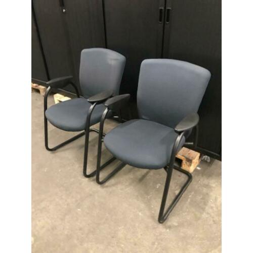 3 eetkamerstoelen, vergaderstoelen, kantinestoel voor €60,-