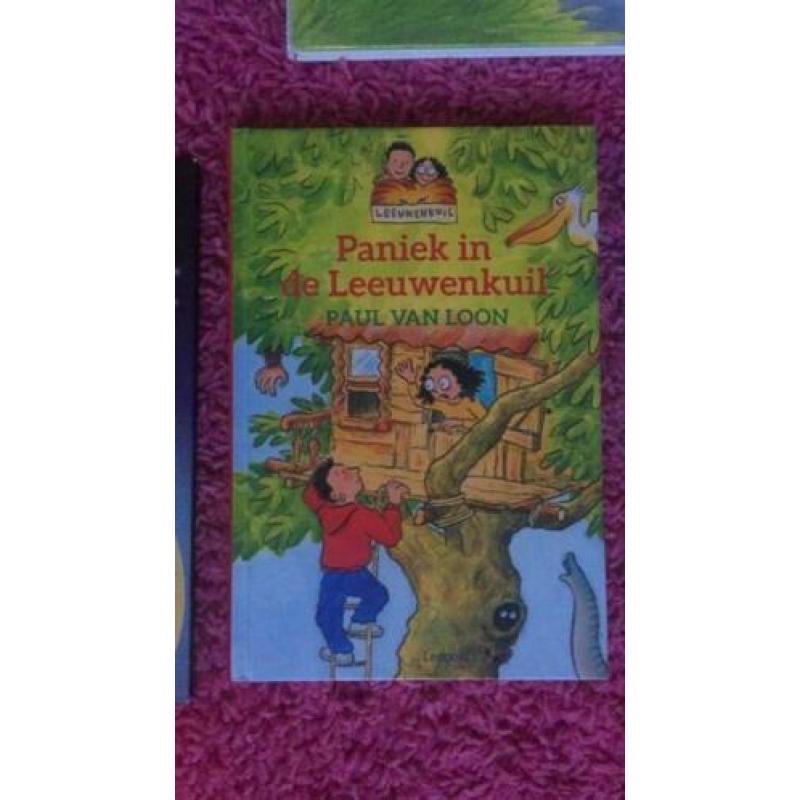 Diverse titels van onder andere Carry Slee, Paul van Loon,