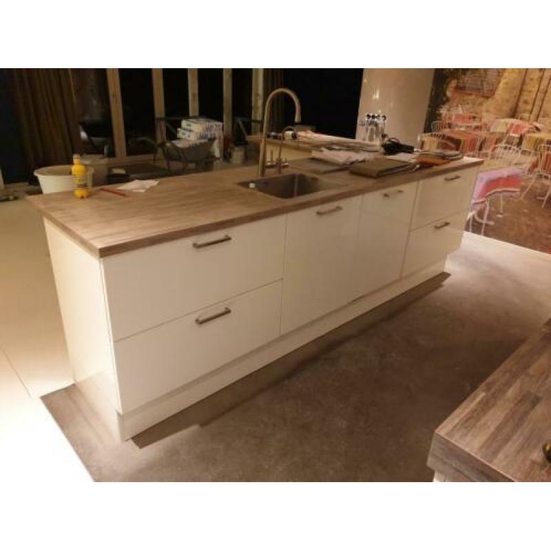BIJNA complete keuken/kookeiland L-vorm