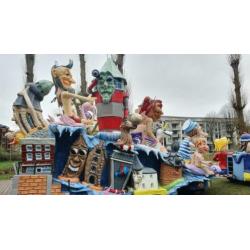 Leuke prijswinnende carnavalswagen van polyester.