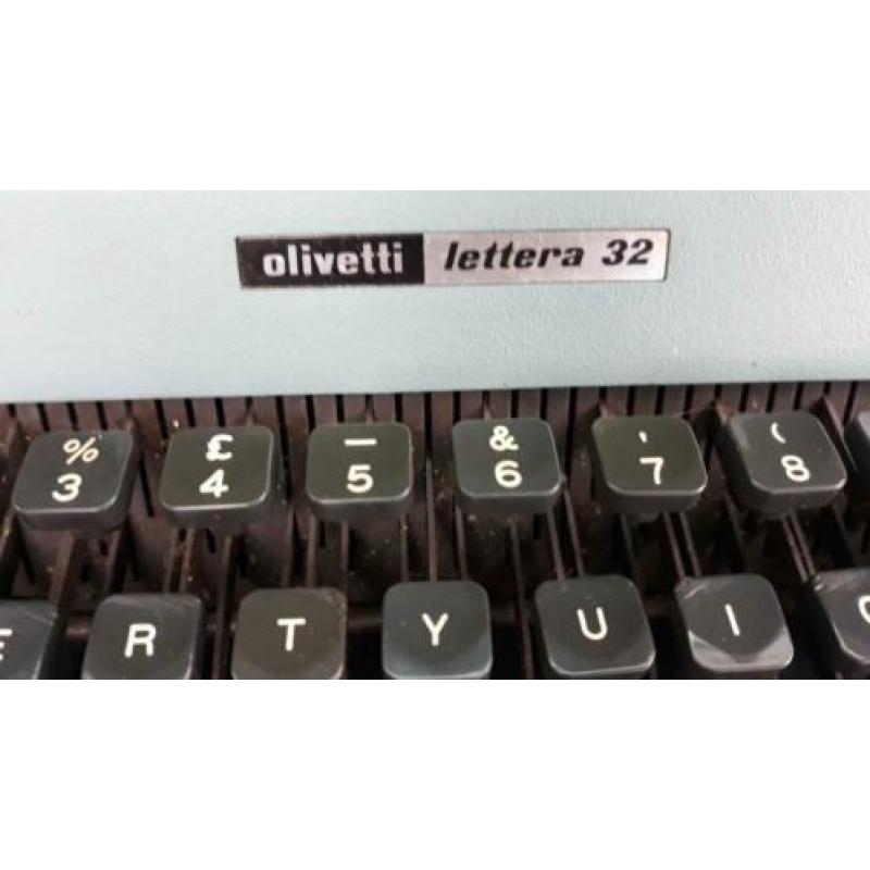 Typemachine Olivetti Lettera 32.
