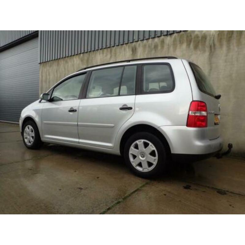 Volkswagen Touran 1.6-16V FSI Business airco, LMV, trekhaak