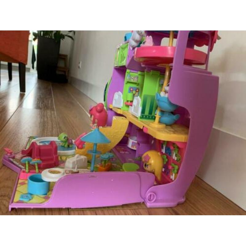 Pinypon hotel met 3 speelfiguren