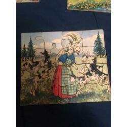 Meer dan 50 jaar oude houten puzzels. Nog in goede staat .