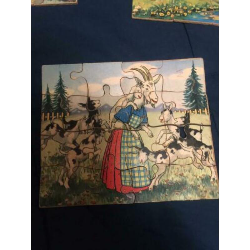 Meer dan 50 jaar oude houten puzzels. Nog in goede staat .