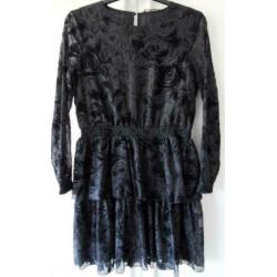 Feestelijk NW zwart ONLY glitter rozen jurkje volants zoom M
