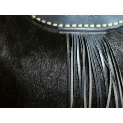 Alaluna zwarte vacht met leer bowler football franjes tas