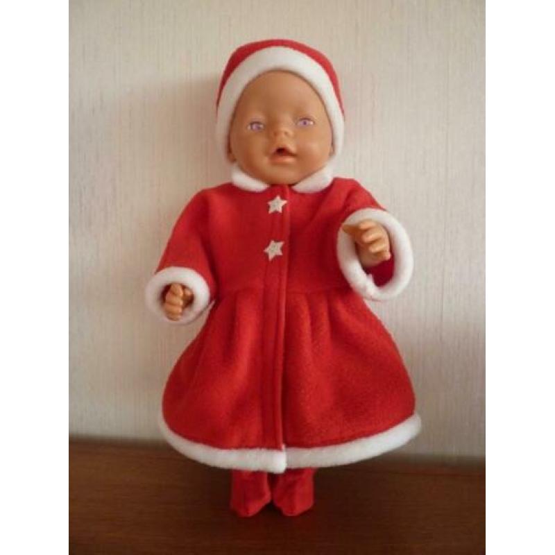 Lang fleece jasje met muts of capuchon .Poppenkleertjes