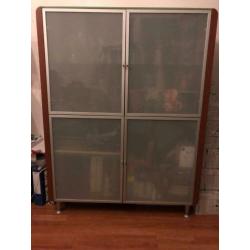 Mooie combinatie dressoir, vitrinekast en secretair!! € 300,