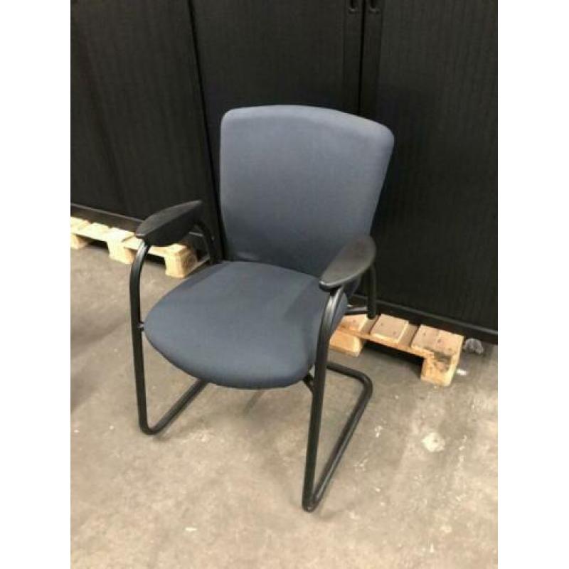 3 eetkamerstoelen, vergaderstoelen, kantinestoel voor €60,-