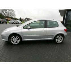 Peugeot 307 2.0-16V XSI Rijklaarprijs! Airco/ ecc | Trekhaak